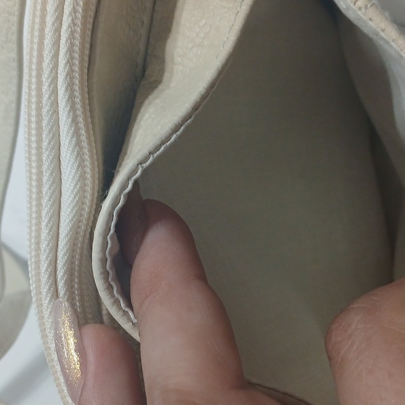 Cream Crossbody Bag with Long Strap and Casual Style - Picture 2 of 7